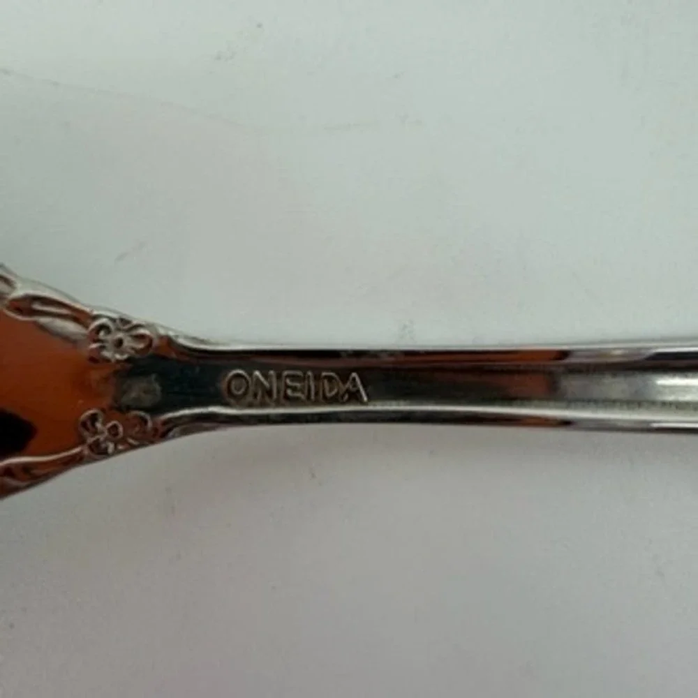 Oneida Dover Stainless Steel Salad Forks Set of 3 Glossy Floral Scalloped 6.75